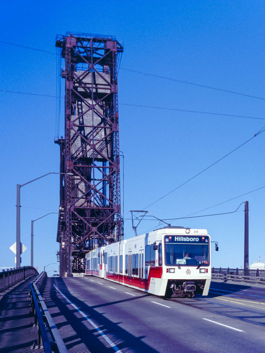 TRIMET 236 (Typ SD660) Steel Bridge, Portland, OR
