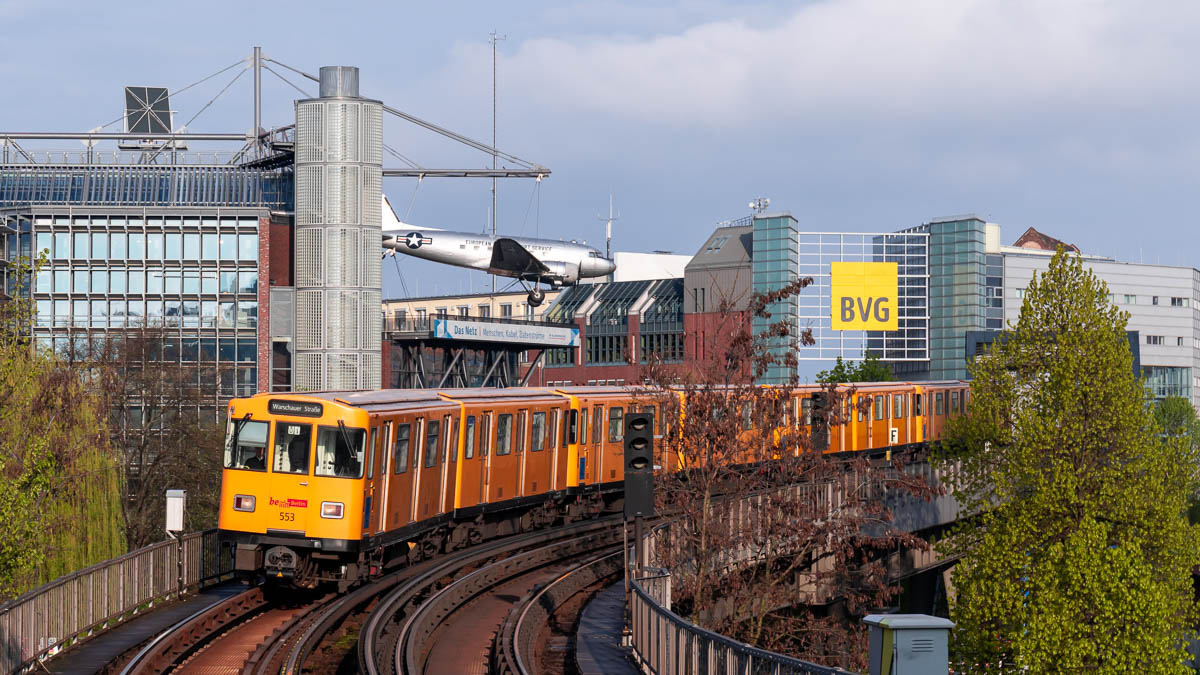 BVG 553 (Typ A3L92) Möckernbrücke, Berlin