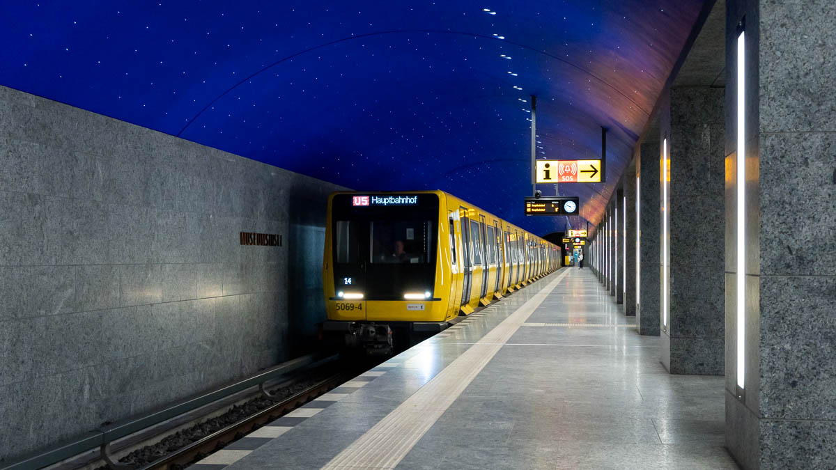 BVG 5069 (Typ IK20) Museumsinsel, Berlin