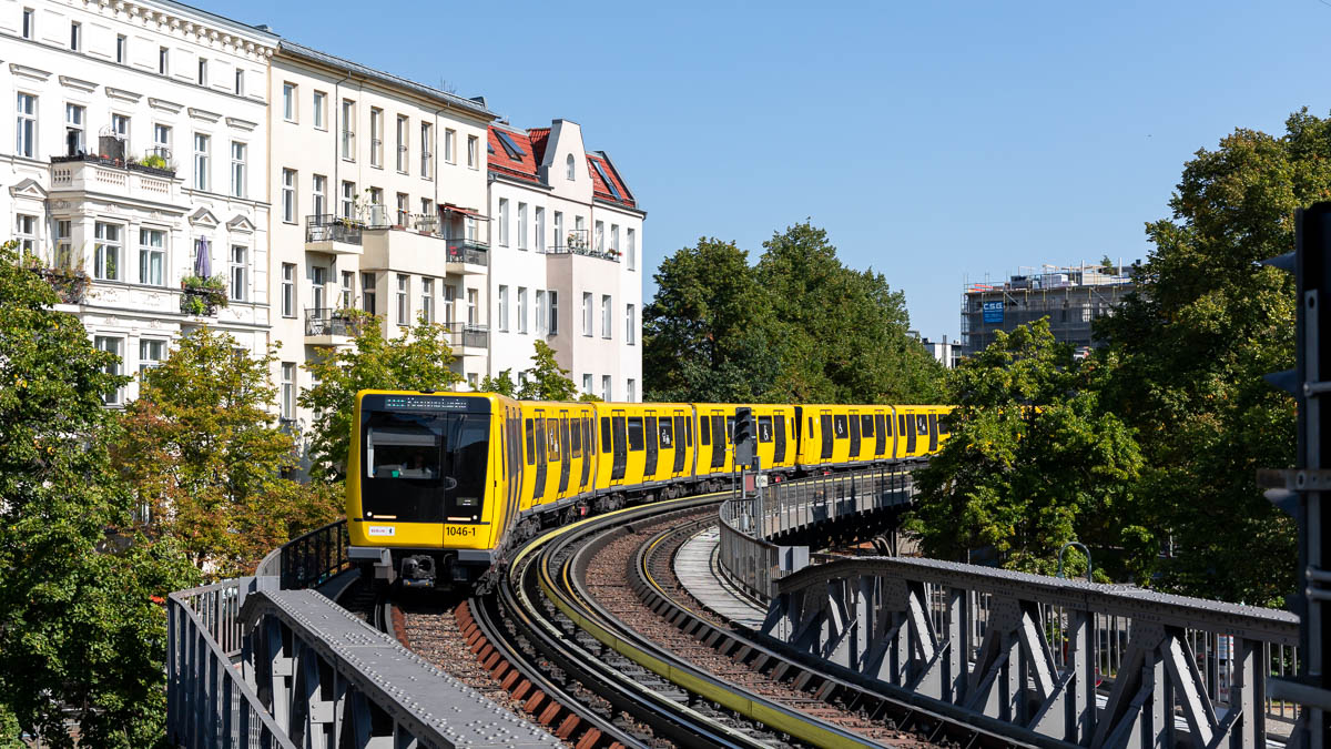 BVG 1046 (Typ IK18) Schlesisches Tor, Berlin