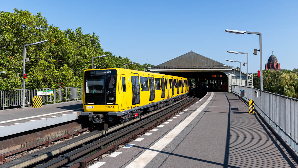 BVG 1062 (Typ IK18) Hallesches Tor, Berlin