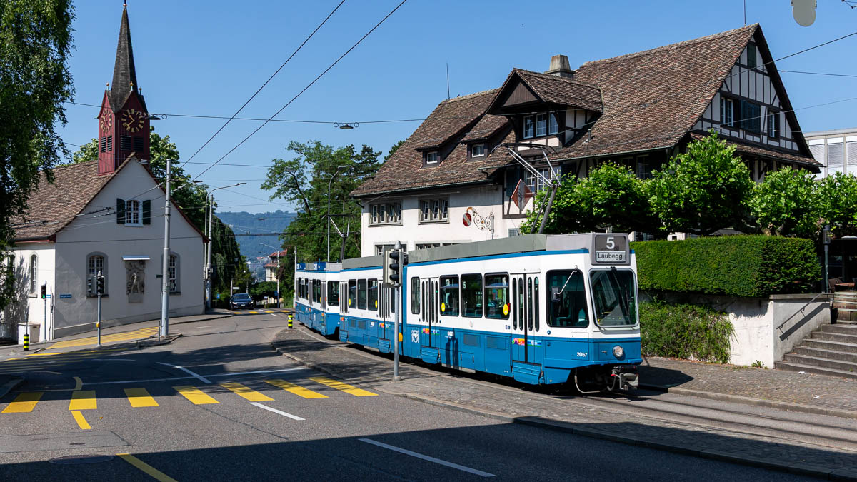VBZ 2057 (Be 4/6 T2000) Kirche Fluntern, Zürich