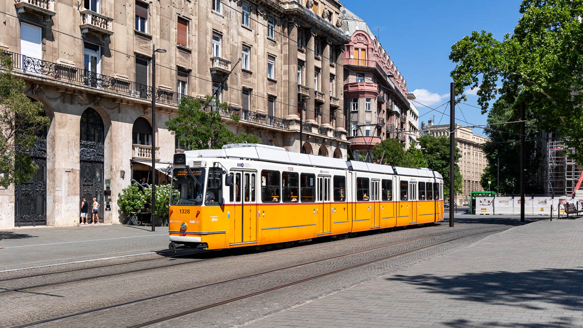 BKV 1328 (Typ KCSV7) Kossuth Lajos tér, Budapest