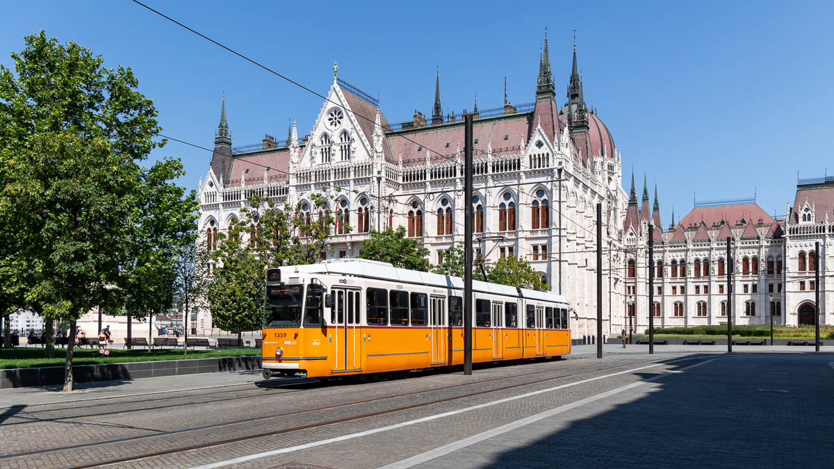 BKV 1359 (Typ KCSV7) Kossuth Lajos tér, Budapest