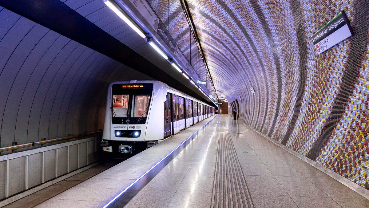 BKV 544 (Typ Alstom) Szent Gellért tér, Budapest