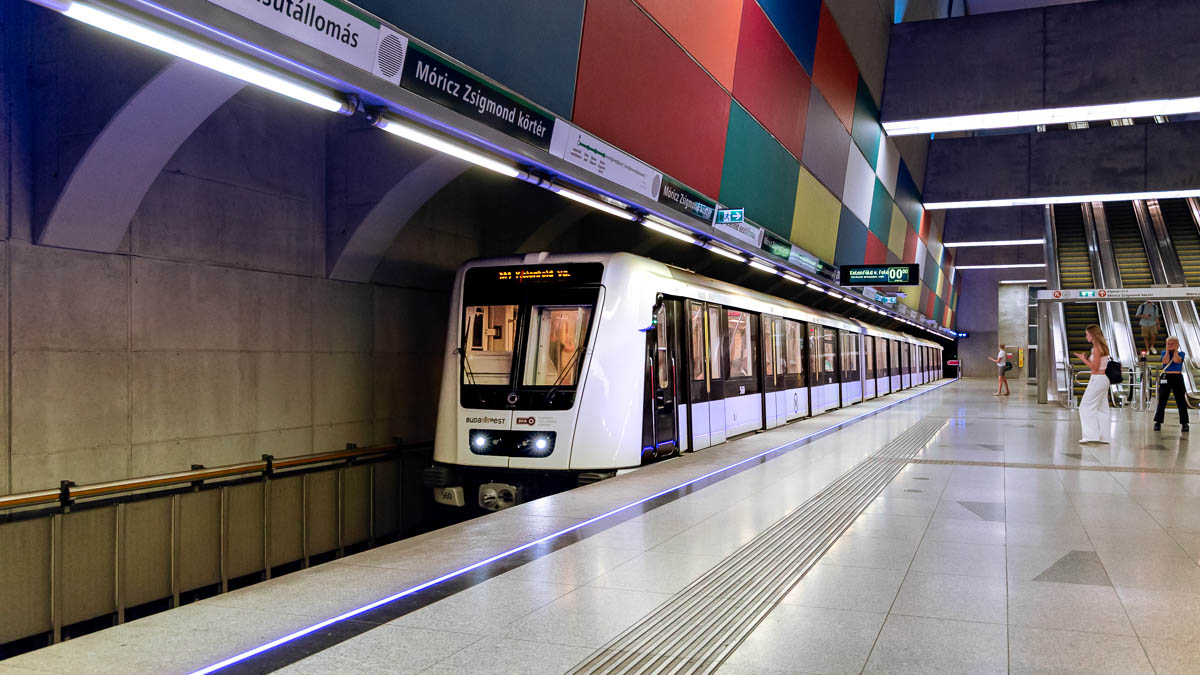 BKV 560 (Typ Alstom) M. Zsigmond körtér, Budapest