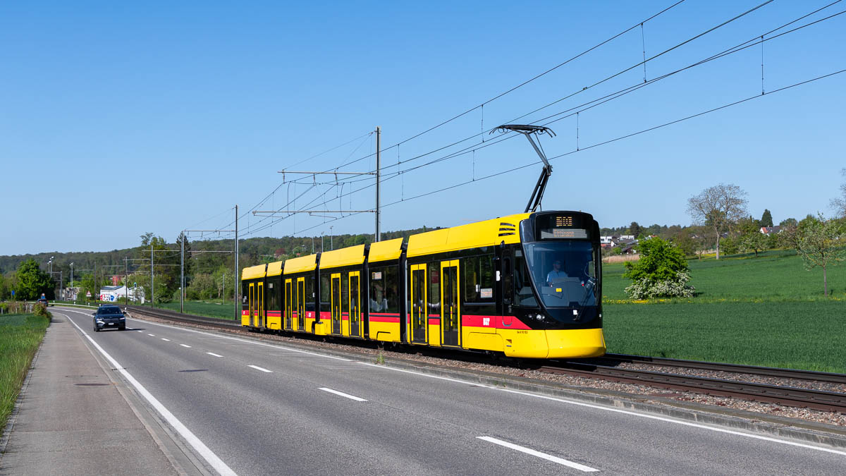 Straßenbahn Basel - BLT 153 (Be 6/10 Tango) in Therwil, Känelmatt (Schweiz)
