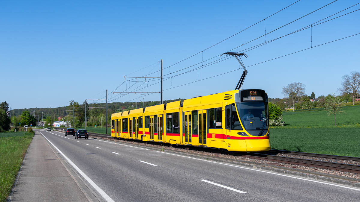 Straßenbahn Basel - BLT 175 (Be 6/10 Tango) in Therwil, Känelmatt (Schweiz)