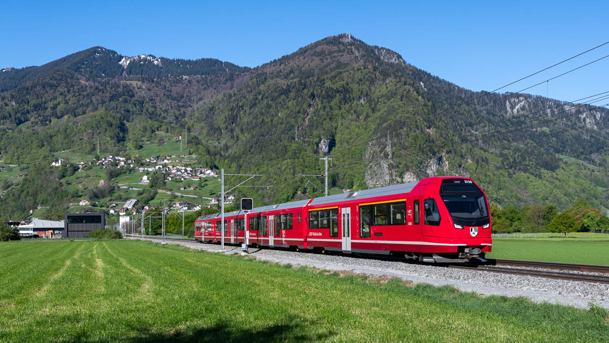 S-Bahn Chur - RhB 3128 in Malans GR (Schweiz)