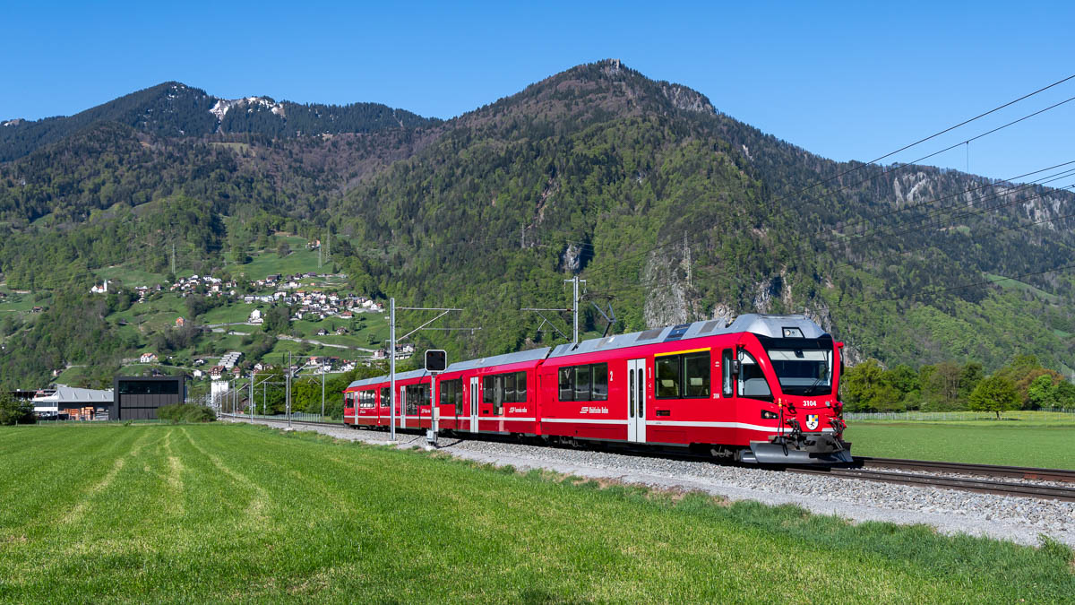 S-Bahn Chur - RhB 3104 in Malans GR (Schweiz)