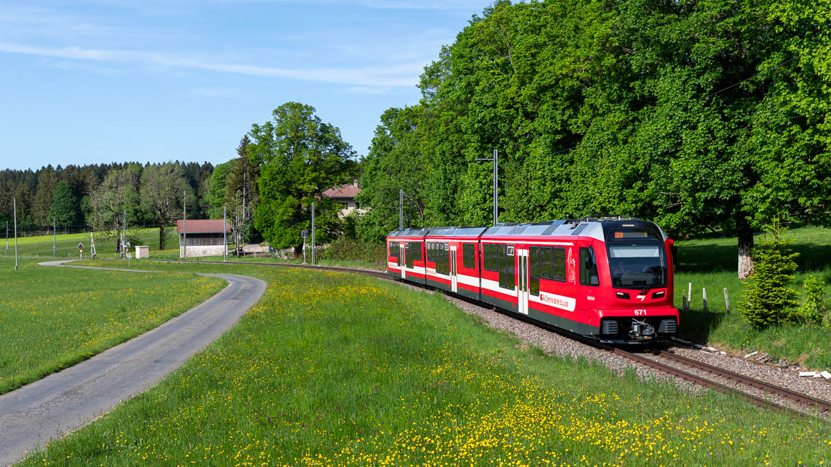 Bahn in der Schweiz - CJ 671 in La Ferrière