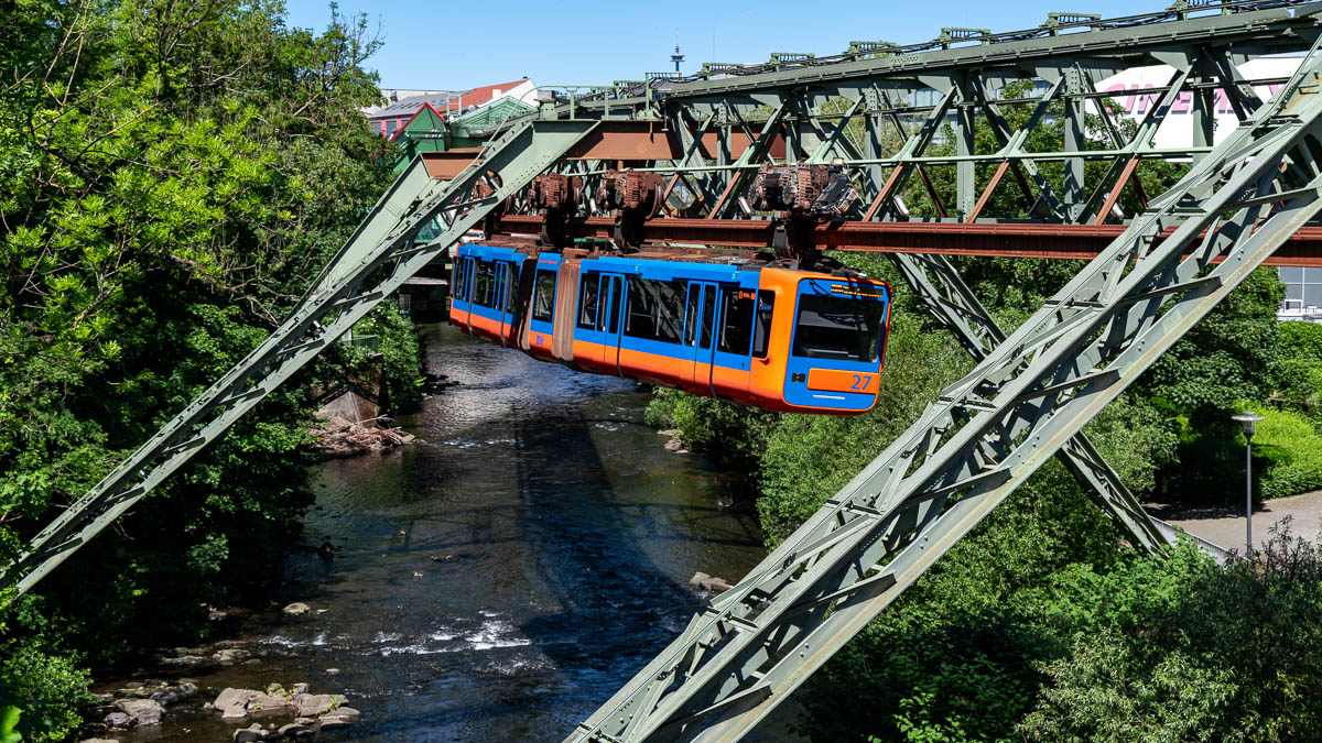 Schwebebahn Wuppertal: WSW 27 in Wuppertal, Klusensprung