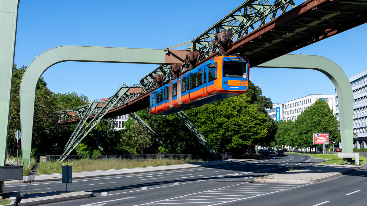 Schwebebahn Wuppertal: WSW 27 in Wuppertal, Kluser Brücke