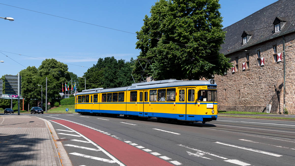 Straßenbahn Rhein-Ruhr: EVAG 1753 in Mülheim a.d.R., Schloss Broich