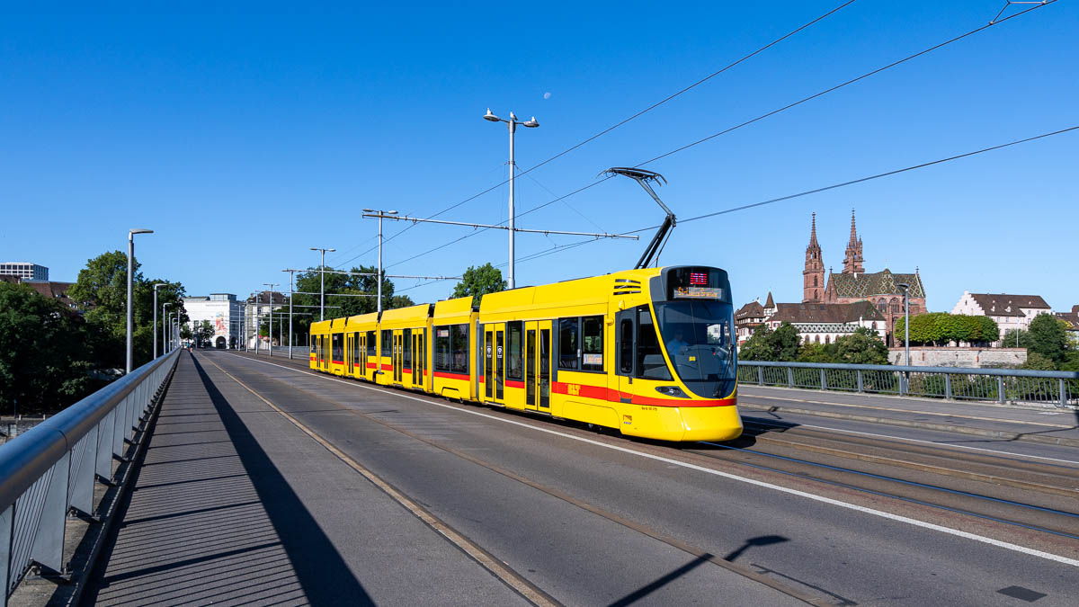 Straßenbahn Basel: BLT 175 in Basel, Wettsteinbrücke