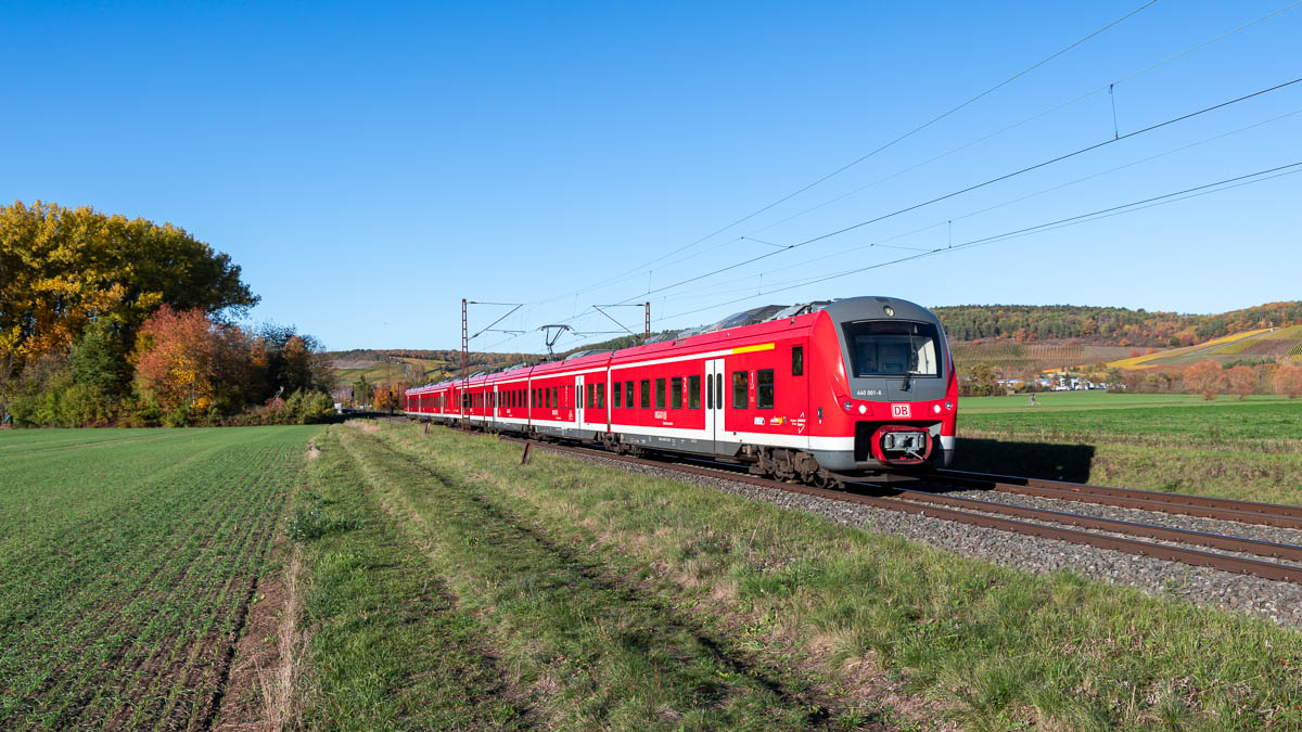 Regionalzug mit DB 440 001 in Retzbach