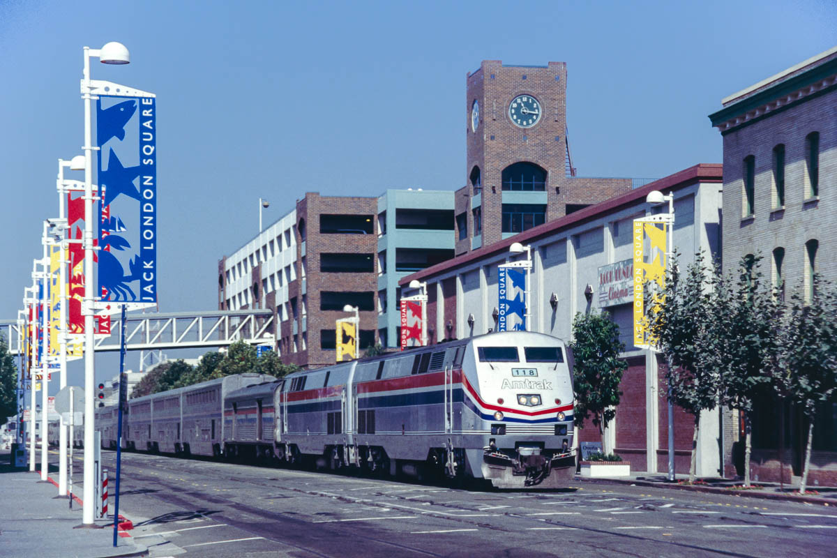 AMTK 118 (GE P42DC) Oakland, CA