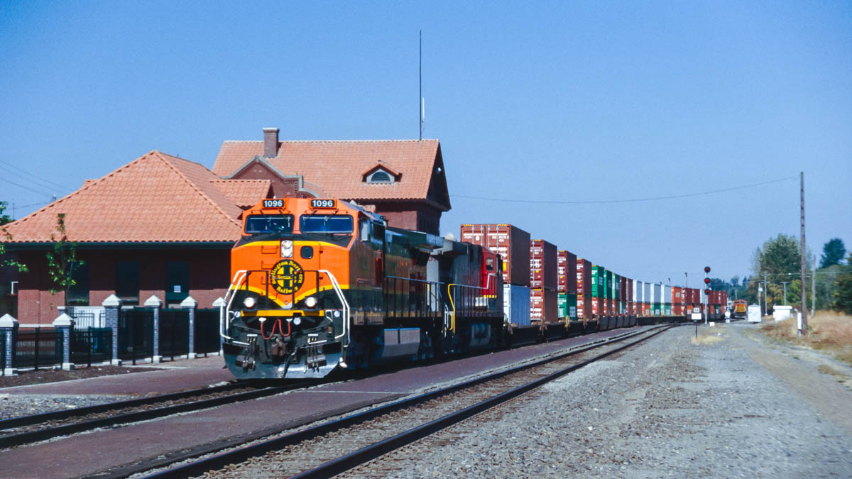 BNSF 1096 (GE C44-9W) Centralia, WA